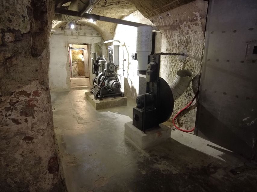 Nuremberg: Historischer Kunstbunker WWII Art Bunker Tour - What to Wear: The Cold Tunnels Matter