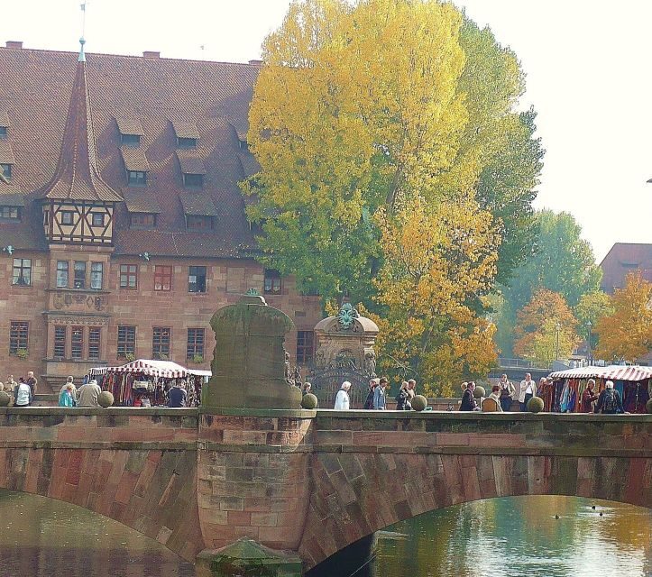 Nuremberg Old Town and Nazi Rally Grounds Walking Tour - Lunch Break in the Hauptmarkt: Where the City Tastes Like It Looks