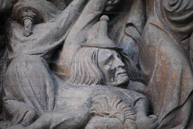 Nuremberg Third Reich Tour in Spanish - Memorial at the main synagogue: destruction and the Night of Broken Crystals