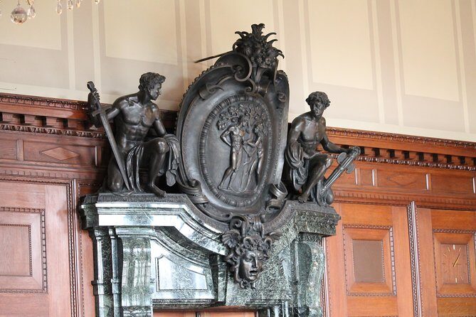 Nuremberg Third Reich Tour in Spanish - Frauenkirche: the 1349 pogrom and how Nuremberg remembered it