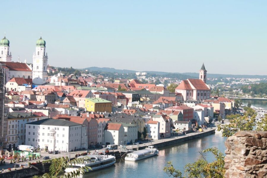 Passau: City Highlights Guided Walking Tour - Passau Town Hall: Clock Tower and Knight Murals Worth the Pause