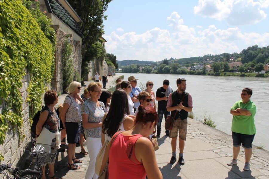 Passau: City Highlights Guided Walking Tour - German Guide, English Summaries: How the Tour Works for Non-German Speakers