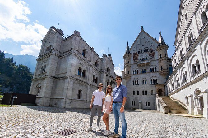 Premium Neuschwanstein Castle and Linderhof VIP Tour from Munich - Premium coach comfort (and why it matters on a long day)