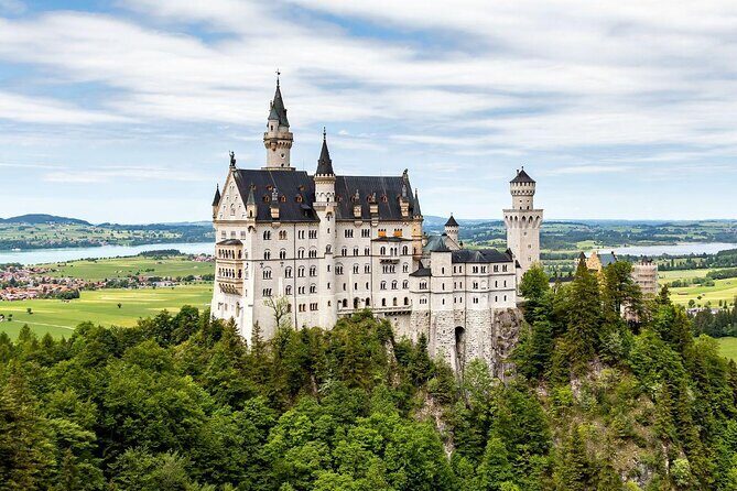 Premium Neuschwanstein Castle and Linderhof VIP Tour from Munich - Oberammergau: quick village time with real cultural weight