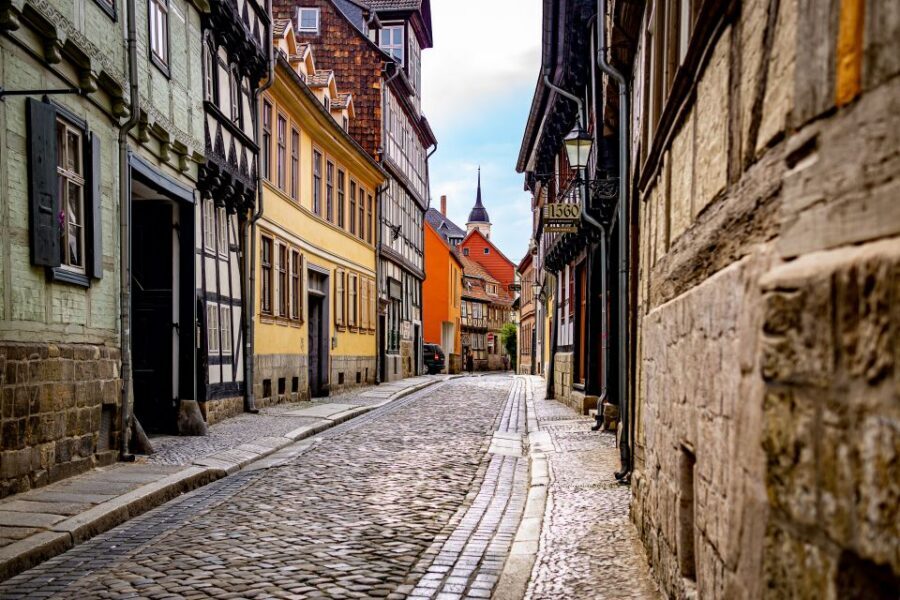 Quedlinburg: Guided City Highlights Walking Tour - Castle Hill Finale Near the Collegiate Church