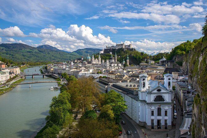 Salzburg and Lake District Day Tour from Munich - Guides on this route: what style you should look for