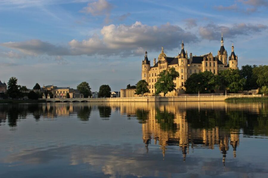 Schwerin: City Highlights Guided Tour - Schwerin in 90 minutes: what this tour does well