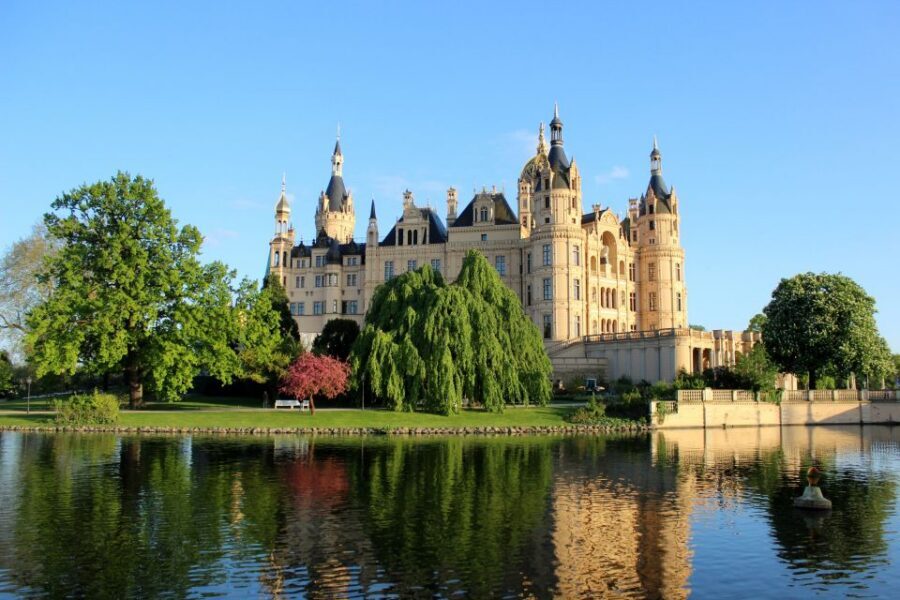 Schwerin: City Highlights Guided Tour - Starting at Tourist Information: how the route feels on foot