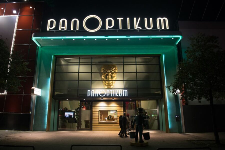 St. Pauli Nightlife Tour with Drag Queen in German - What Makes the Guide Important (And Why People Rate It So High)