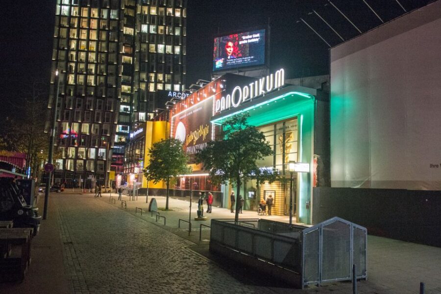 St. Pauli Nightlife Tour with Drag Queen in German - Drag Queen History You’ll Actually Remember