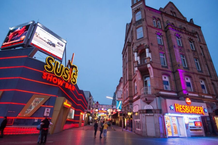 St. Pauli Nightlife Tour with Drag Queen in German - The Late-Night Finale at Olivia Jones’ Bars and Große Freiheit