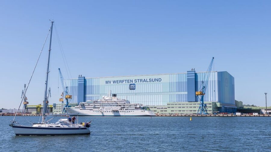 Stralsund: 1-Hour Harbor Cruise - The Altefähr boat: your best seating strategy