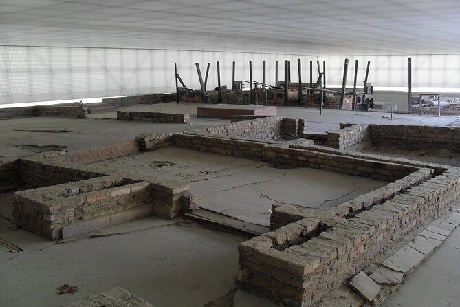 Visita en español al campo de concentración Sachsenhausen - Key highlights you’ll feel right away