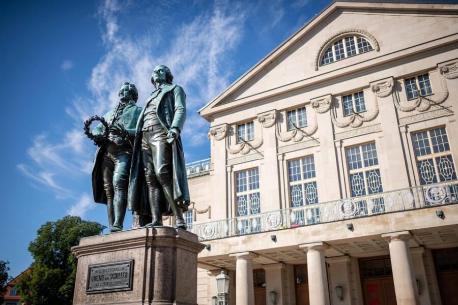Weimar: Old Town Guided Walking Tour - Market Square Weimar: Quick Photos, Clear Context