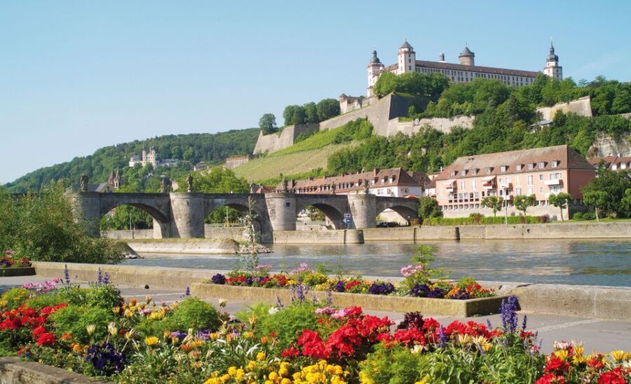 Würzburg: Guided Walking Tour - St. Mary’s Chapel and Grafeneckart: Late Gothic Charm Up Close