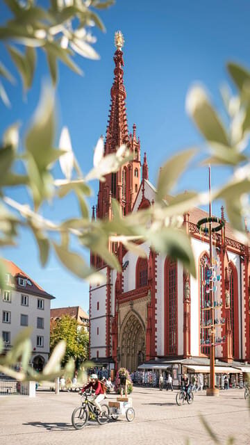 Würzburg: Guided Walking Tour - Finding the Falkenhaus Start on Marktplatz 9